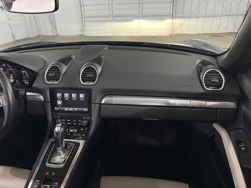 Used 2018 Porsche 718 Boxster RWD image 38