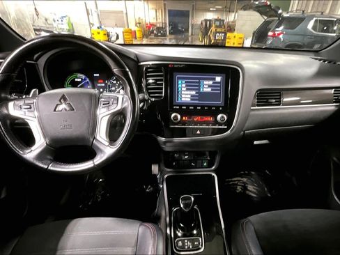 Used 2021 Mitsubishi Outlander LE image 15