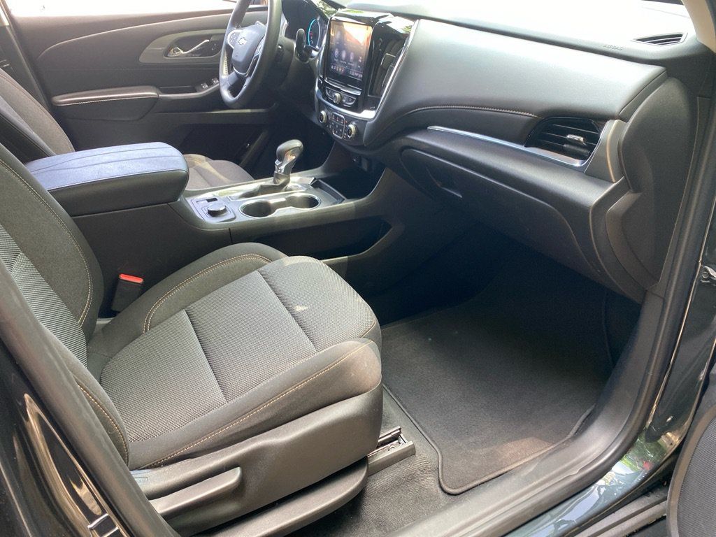 Used 2021 Chevrolet Traverse LT FWD image 23