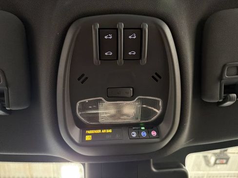 Used 2024 Chevrolet Trax RS w/ Sunroof Package FWD image 22