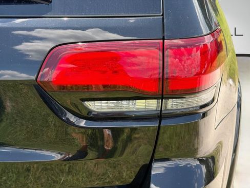 Used 2021 Jeep Grand Cherokee Laredo X RWD image 10