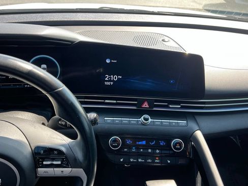 Used 2021 Hyundai Elantra Limited FWD image 21