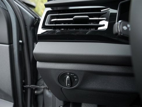 New 2026 Volkswagen Atlas SE image 36