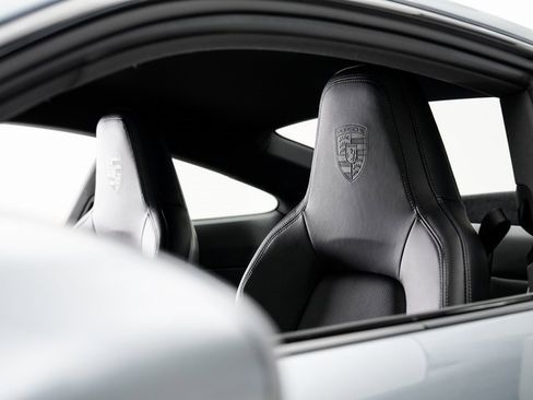 Used 2025 Porsche 911 Carrera image 10