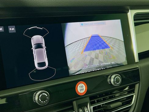 New 2026 Porsche Macan image 17