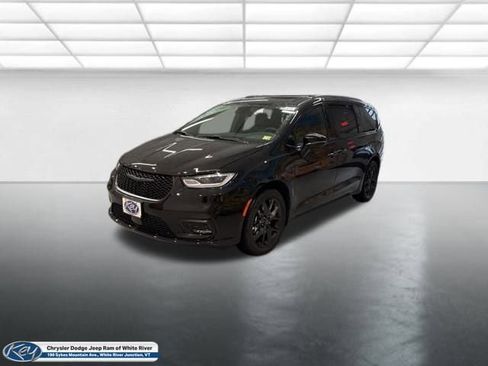 New 2026 Chrysler Pacifica Select w/ S Appearance Package image 1