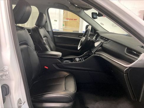 Used 2022 Jeep Grand Cherokee Limited AWD/4WD image 11