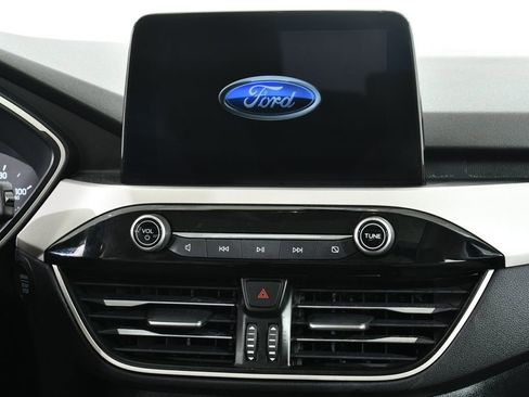 Used 2022 Ford Escape SE w/ SE Sport Appearance Package image 9