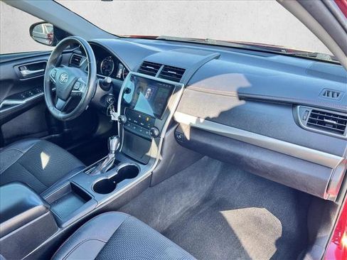 Used 2017 Toyota Camry SE image 23