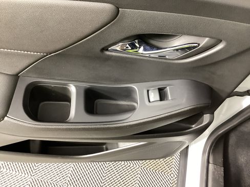 Used 2022 Chevrolet Traverse LT image 29