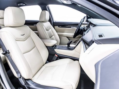 Used 2019 Cadillac XT5 FWD image 32