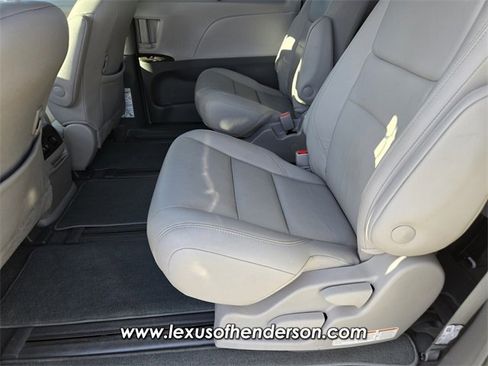 Used 2018 Toyota Sienna XLE w/ XLE Navigation Package image 12