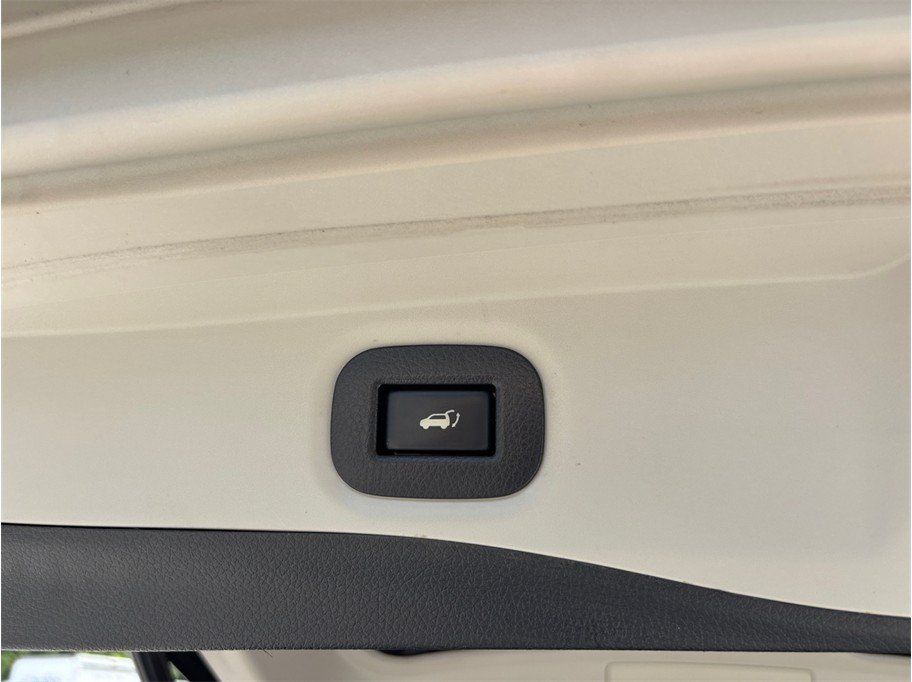 Used 2018 Nissan Rogue SV FWD image 40