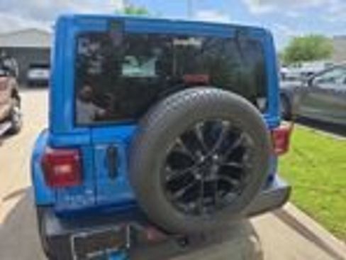 Used 2022 Jeep Wrangler Unlimited Sahara w/ Cold Weather Group AWD/4WD image 34