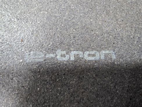 Certified 2021 Audi e-tron Premium Plus w/ Premium Plus Package image 23