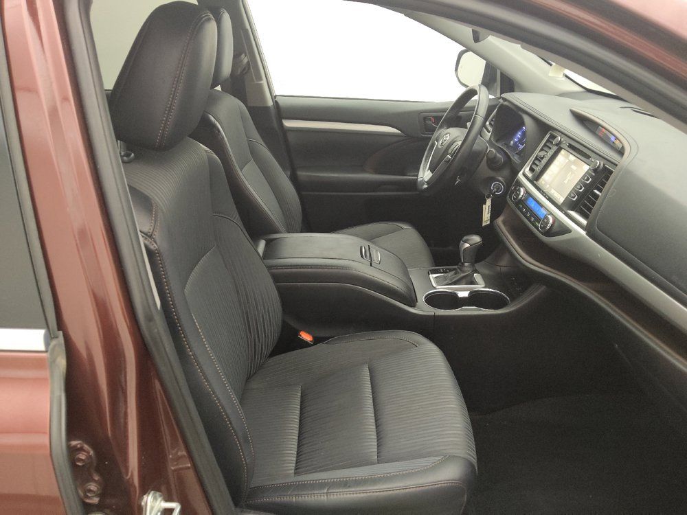 Used 2019 Toyota Highlander Plus AWD/4WD image 21