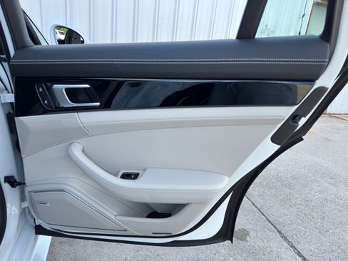 Used 2023 Porsche Panamera 4S w/ Sportdesign Package image 49