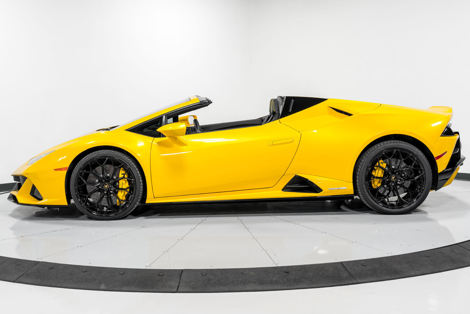 Used 2024 Lamborghini Huracan EVO AWD/4WD image 6