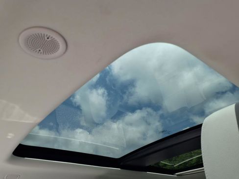 Used 2025 Land Rover Range Rover Evoque S image 18