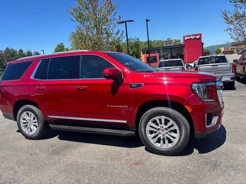 Used 2024 GMC Yukon SLT w/ SLT Premium Package AWD/4WD image 4