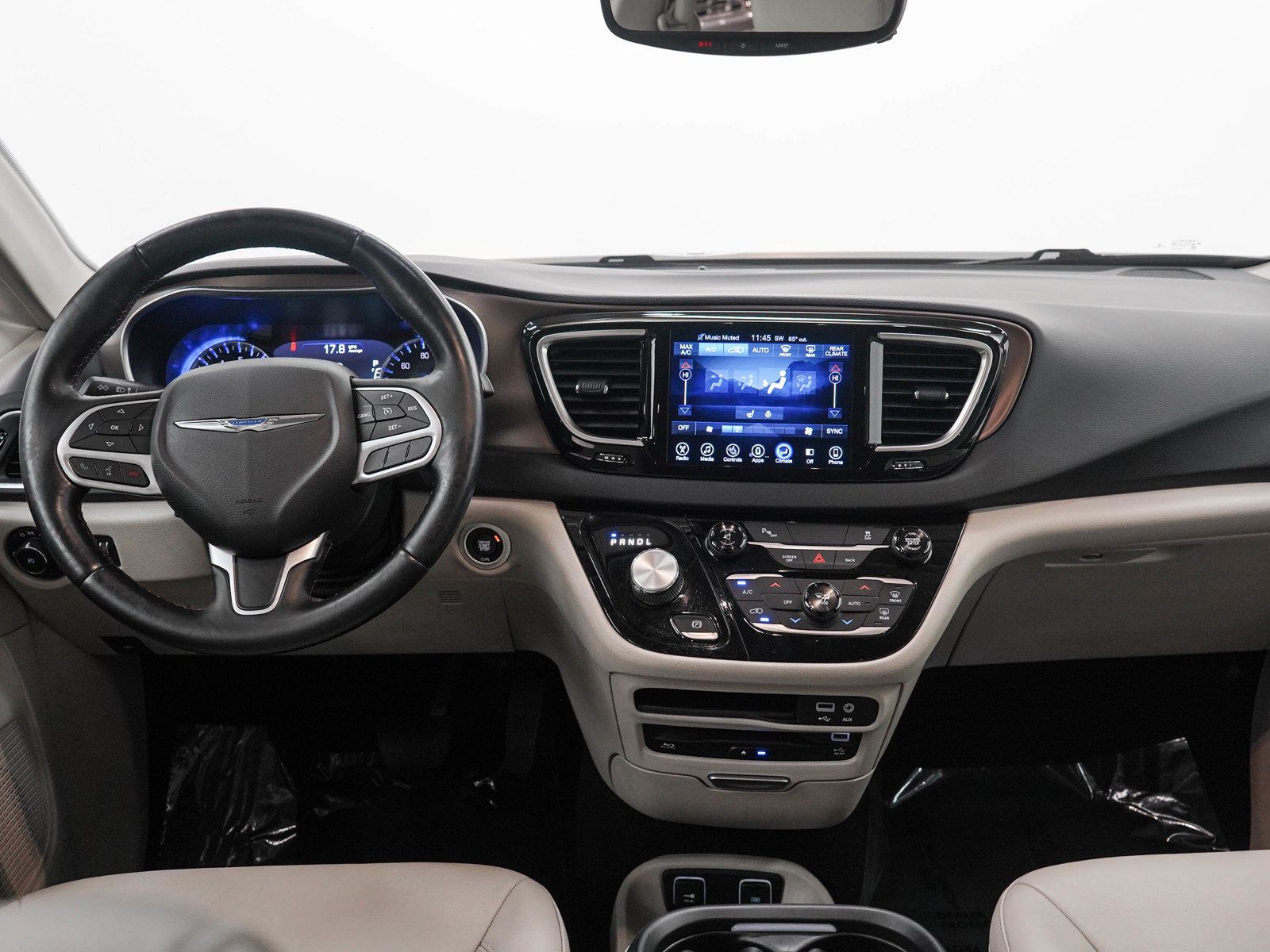 Used 2017 Chrysler Pacifica Touring-L Plus FWD image 18