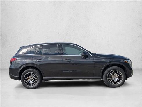 Used 2026 Mercedes-Benz GLC 300 image 4