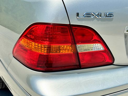 Used 2003 Lexus LS 430 RWD image 20