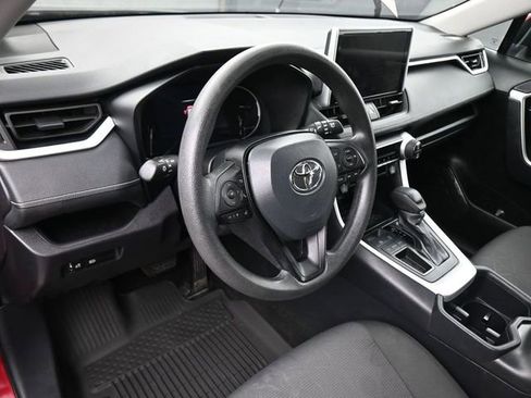 Used 2025 Toyota RAV4 XLE image 21