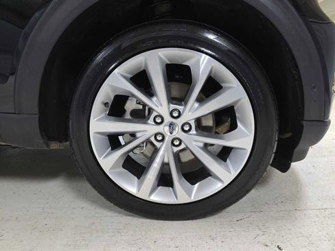 Used 2021 Ford Explorer Platinum w/ Equipment Group 601A image 9