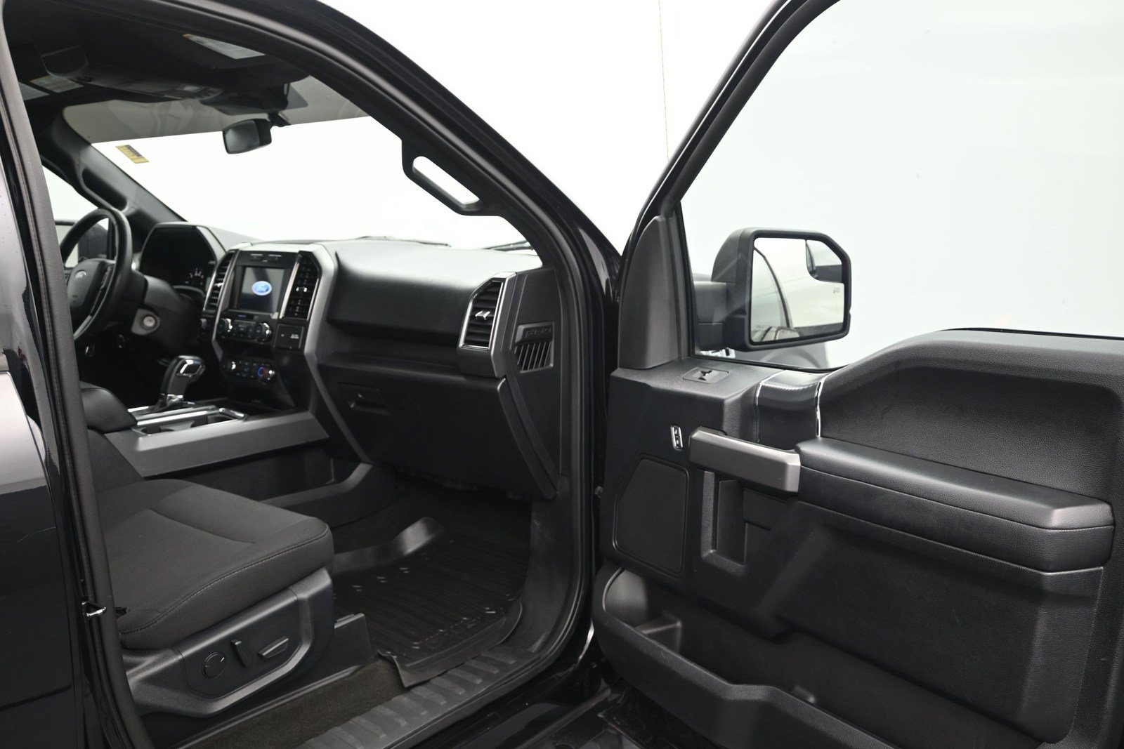 Used 2020 Ford F150 XLT w/ Equipment Group 302A Luxury AWD/4WD image 14