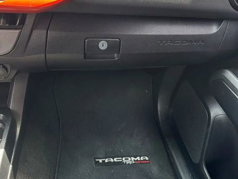 Used 2017 Toyota Tacoma TRD Off-Road image 13