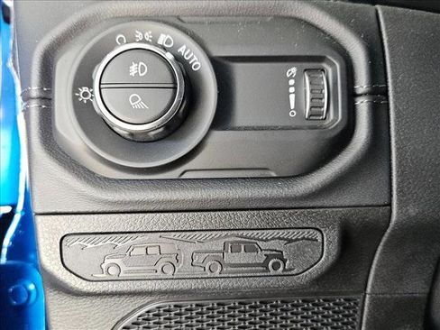 Used 2024 Jeep Gladiator Rubicon image 13