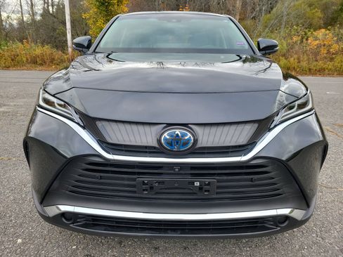 Used 2021 Toyota Venza LE image 2