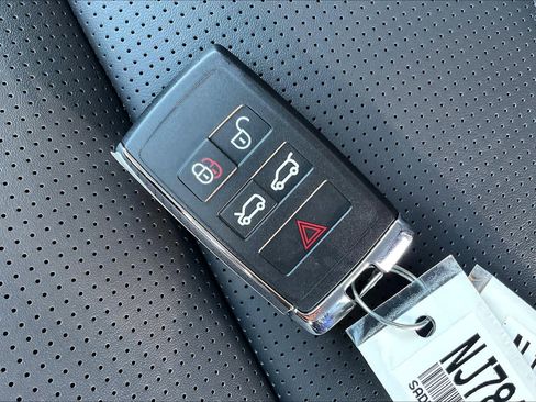 New 2024 Jaguar I-PACE R-Dynamic HSE image 34