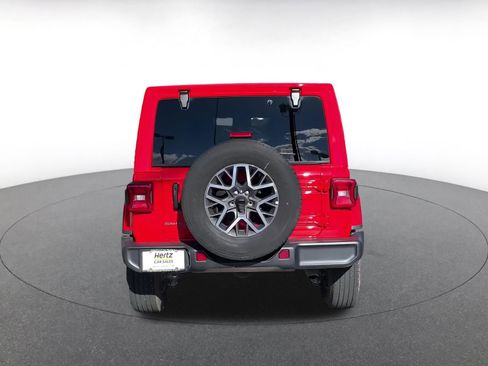 Used 2025 Jeep Wrangler Sahara image 12