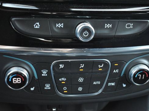 Used 2023 Chevrolet Traverse LT FWD image 31