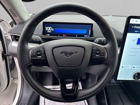 Used 2022 Ford Mustang Mach-E Select image 22