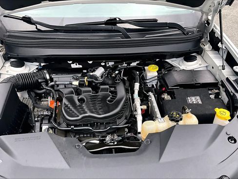 Used 2019 Jeep Cherokee Limited w/ Technology Group FWD image 31