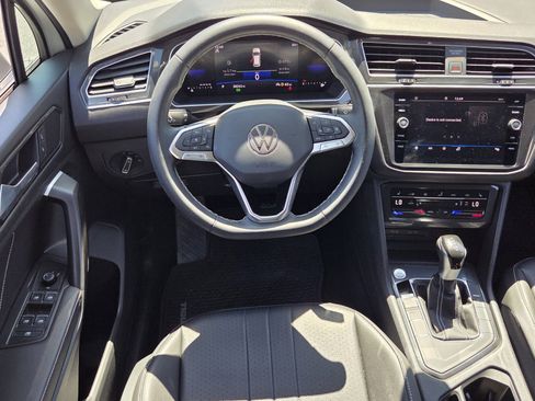 Used 2023 Volkswagen Tiguan SE image 12