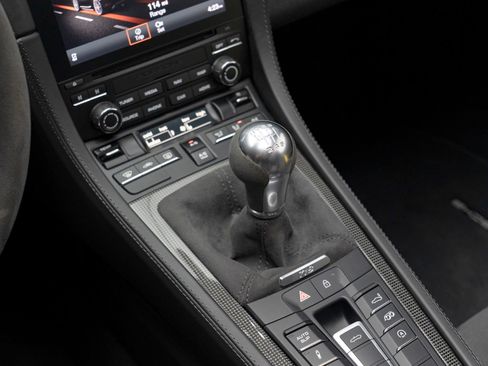 Used 2020 Porsche 718 Boxster Spyder RWD image 32