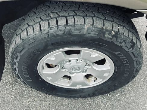 Used 2014 Toyota Tacoma 4x4 Double Cab w/ SR5 Package image 5
