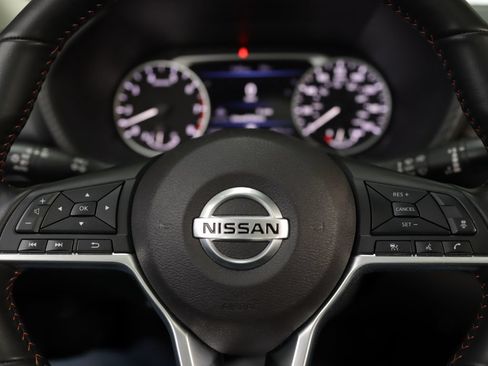 Used 2023 Nissan Sentra SR w/ SR Premium Package FWD image 10