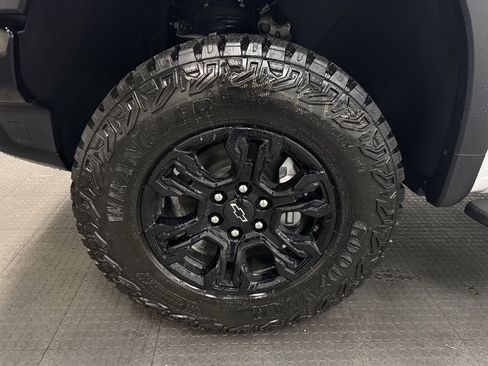 New 2026 Chevrolet Silverado 1500 ZR2 image 10