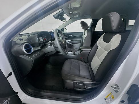 Used 2025 Chevrolet Trax LS FWD image 13