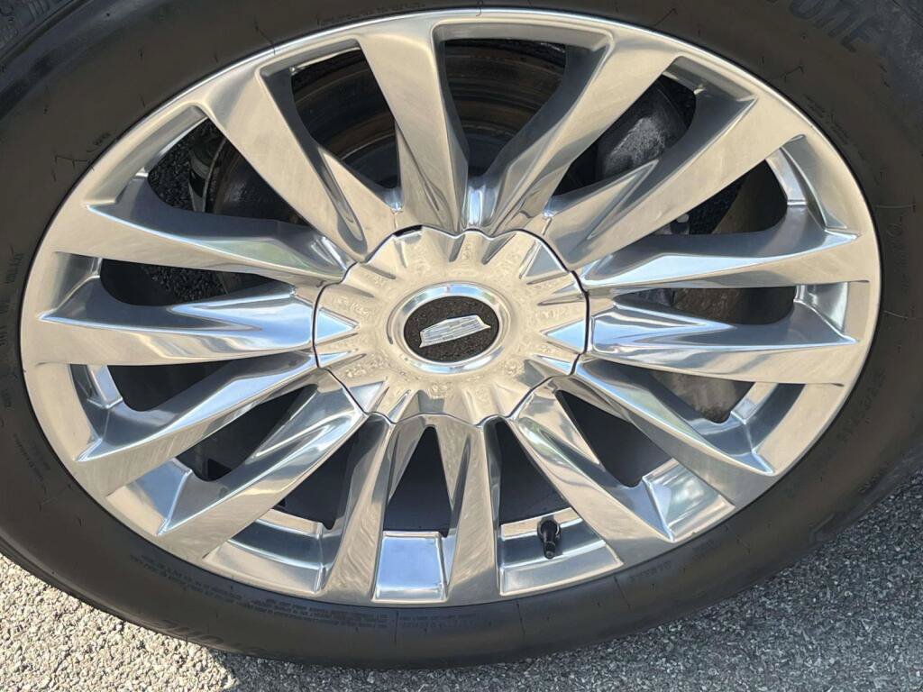 Used 2021 Cadillac Escalade ESV Premium Luxury AWD/4WD image 14