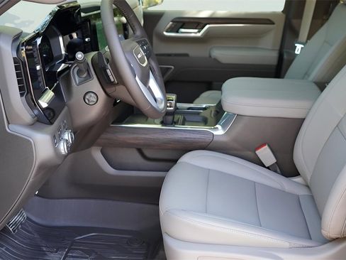 New 2026 GMC Sierra 1500 SLT image 11