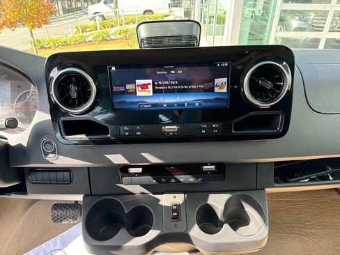 Used 2025 Mercedes-Benz Sprinter 3500 image 24