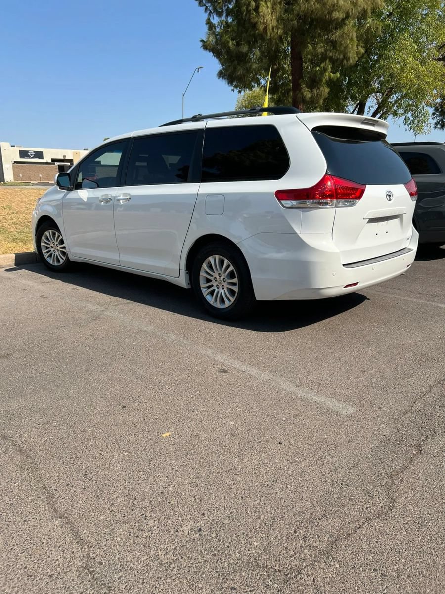 Used 2014 Toyota Sienna XLE FWD image 6