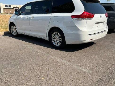 Used 2014 Toyota Sienna XLE FWD image 6