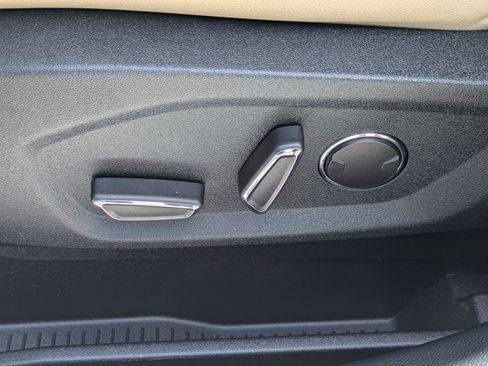 Used 2019 Ford Edge SEL w/ Equipment Group 201A FWD image 19
